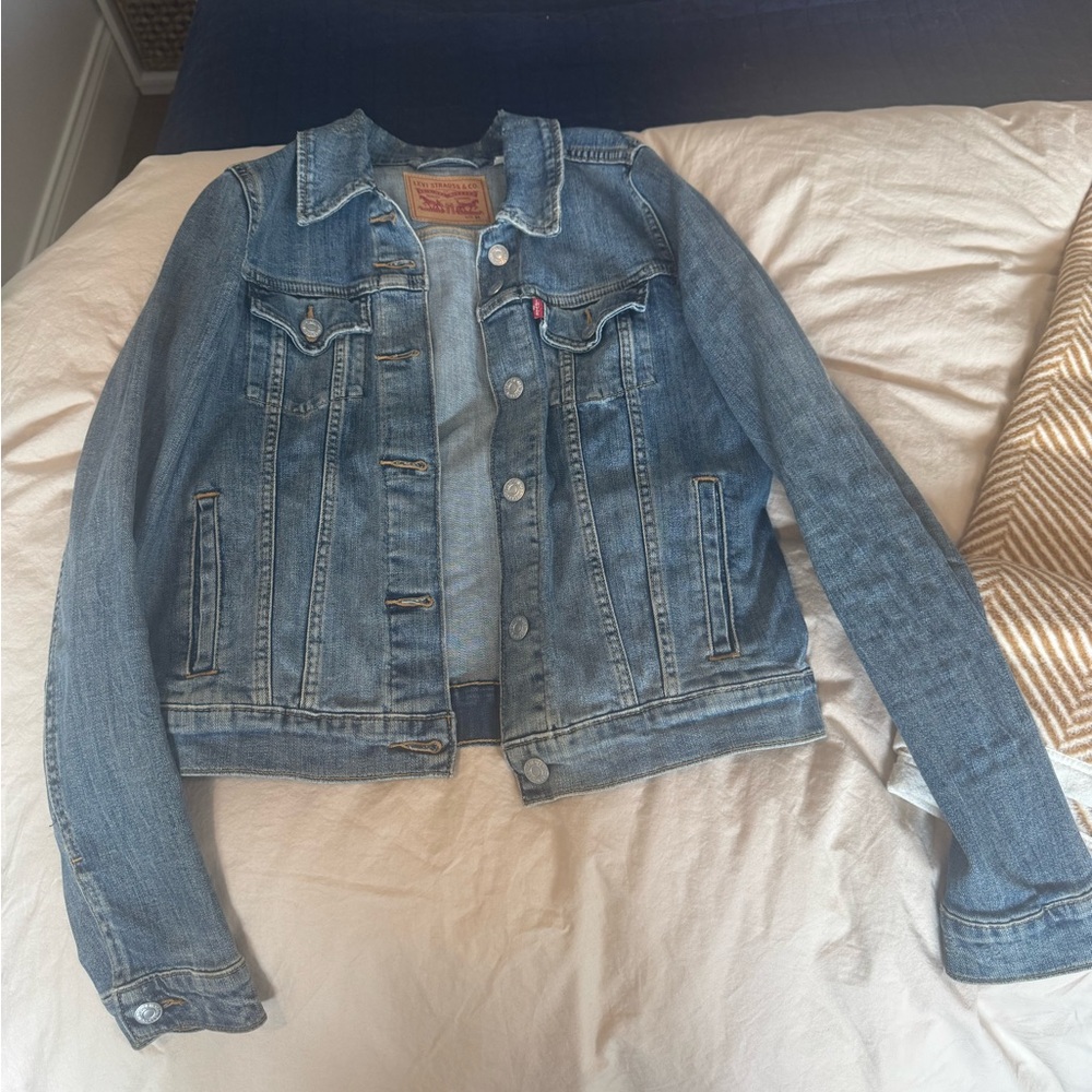 Levi's Classic Denim Jacket with Tan Label